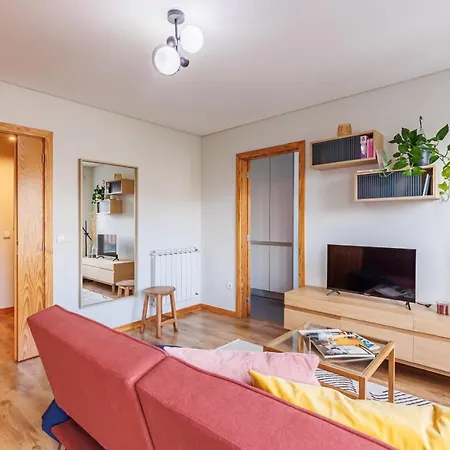 A Pop Of Color By Lovelystay * Порту