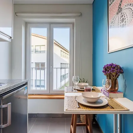 Apartment A Pop Of Color By Lovelystay Porto