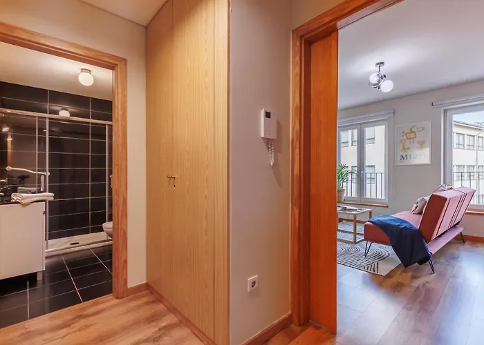 A Pop Of Color By Lovelystay Порту