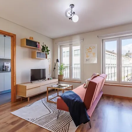 A Pop Of Color By Lovelystay Apartamento *