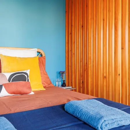 A Pop Of Color By Lovelystay Apartamento *