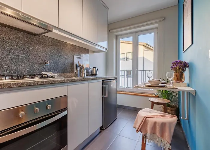 A Pop Of Color By Lovelystay Apartment Porto